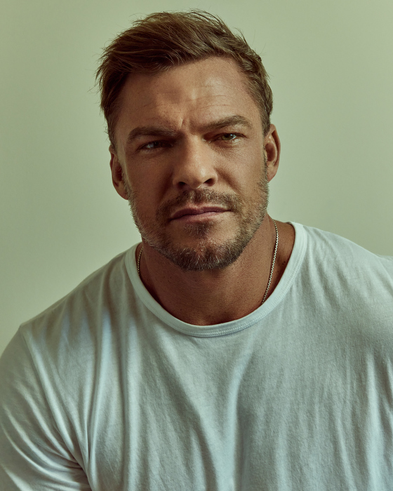 Alan_Ritchson_Headshot_by_Storm_Santos_t